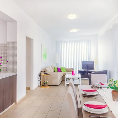 Napian أيا نابا