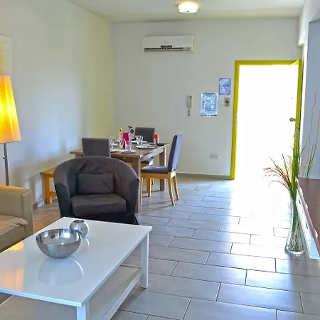 Apart Otel Napian